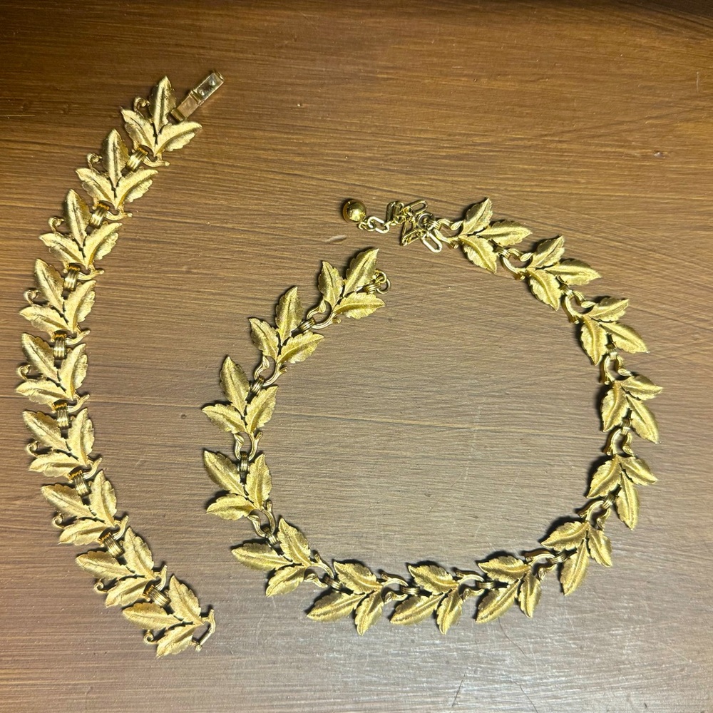 Vintage trifari choker bracelet set